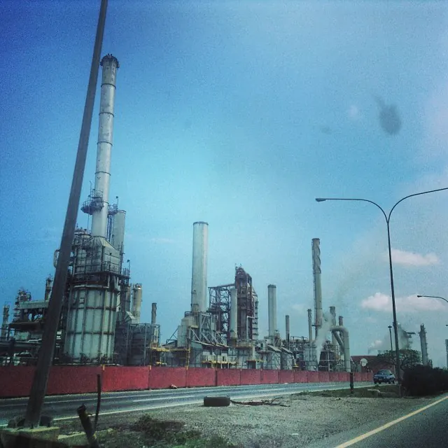 Vista de la refinería El Palito en Venezuela